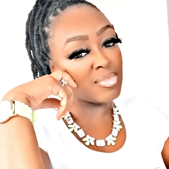 Meet your Posher, Vee - Picture 1 of 1